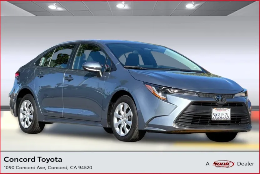 2024 Toyota Corolla LE photo 1