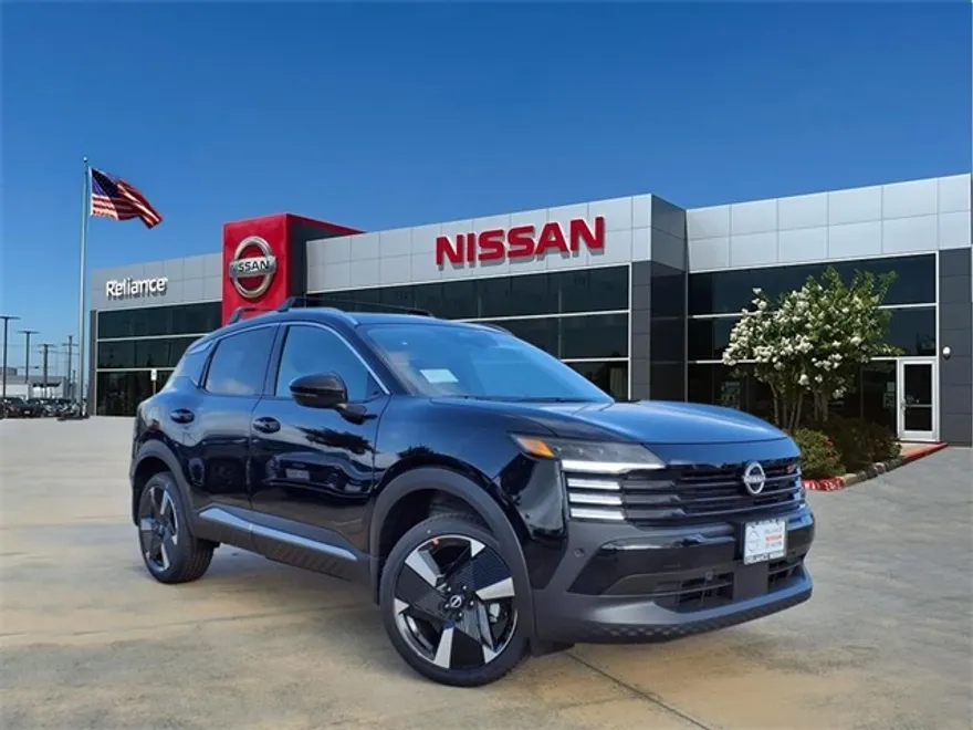 2025 Nissan Kicks SR photo 1