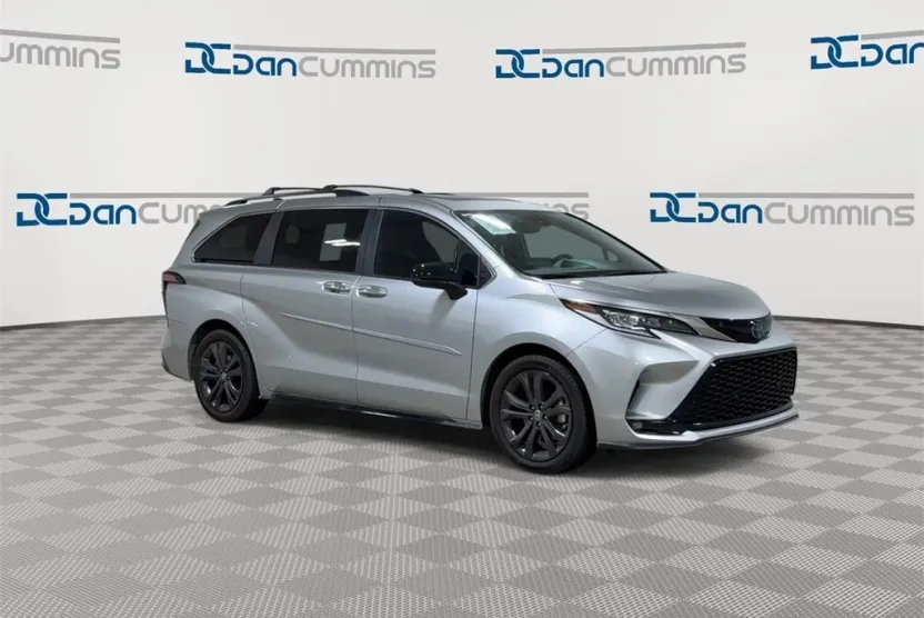 2024 Toyota Sienna XSE photo 1