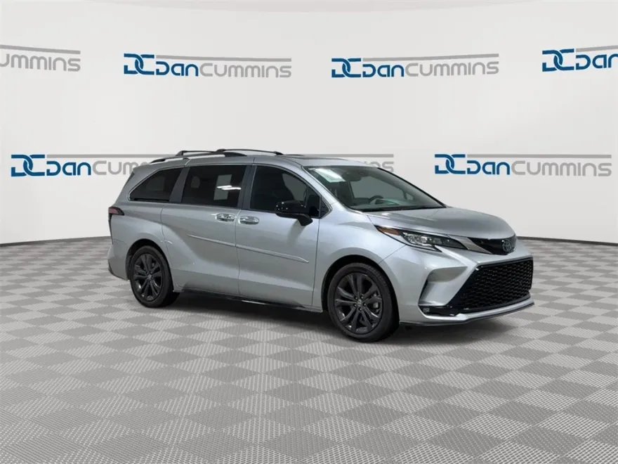 2024 Toyota Sienna XSE photo 1