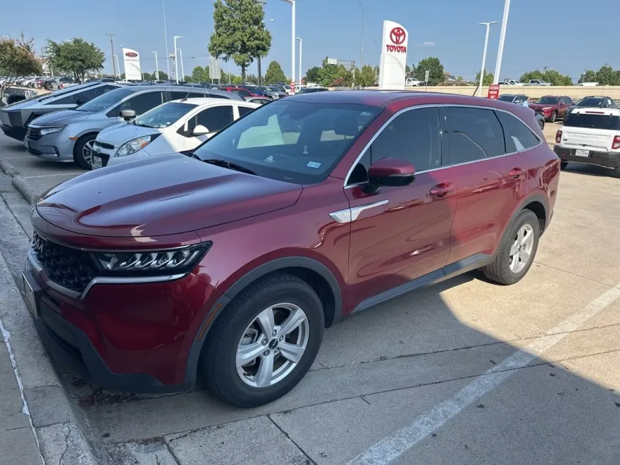 2023 Kia Sorento LX photo 1