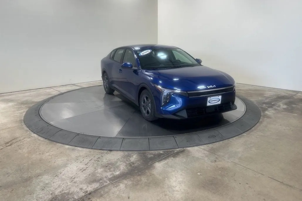 2025 Kia K4 LXS photo 1
