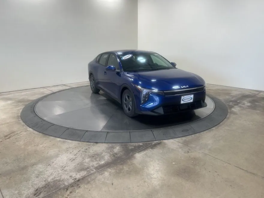 2025 Kia K4 LXS photo 1