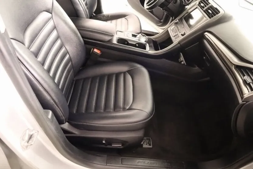 2019 Ford Fusion SEL photo 1