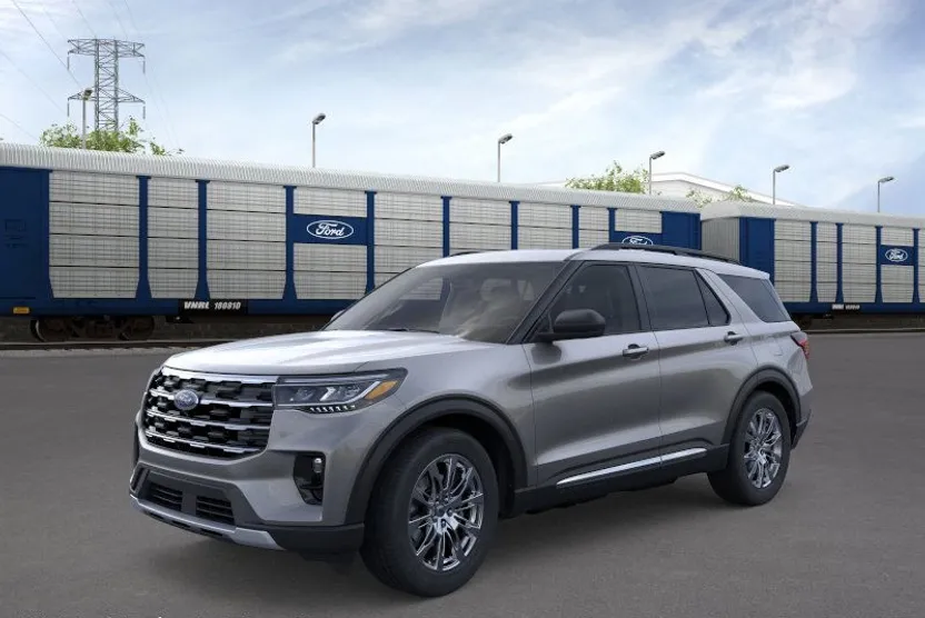 2025 Ford Explorer photo 1