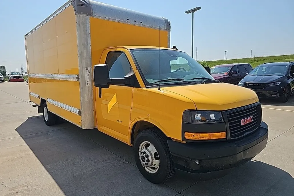 2021 Gmc Savana 3500 Cutaway photo 1