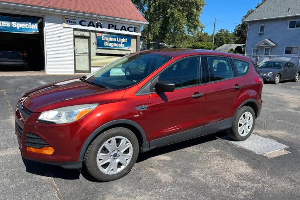 2015 Ford Escape S photo 1