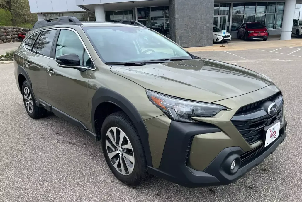 2025 Subaru Outback Premium photo 1