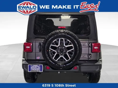 2025 Jeep Wrangler Sahara photo 4