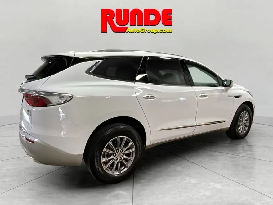 2024 Buick Enclave Essence photo 1