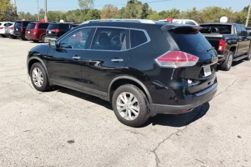 2016 Nissan Rogue SV photo 3