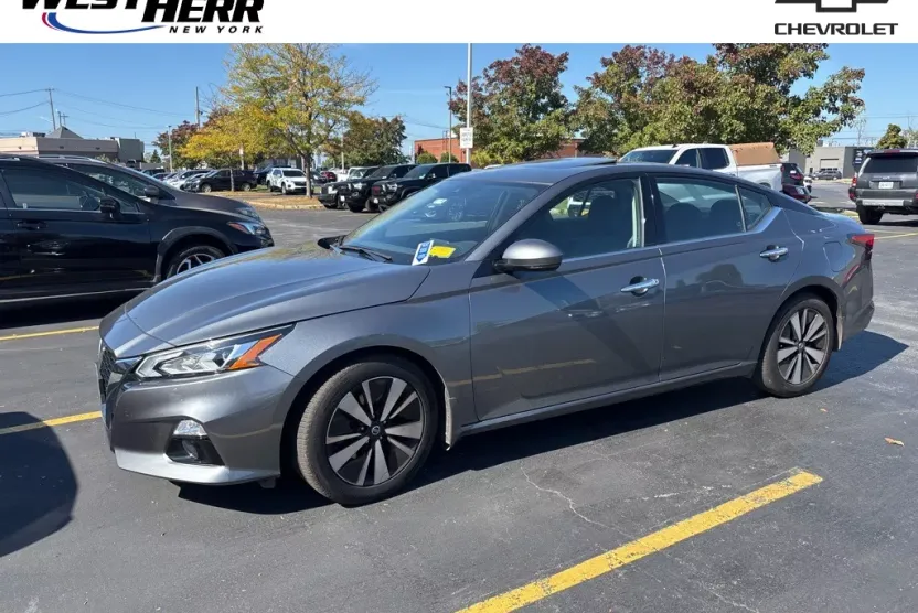 2019 Nissan Altima 2.5 SV photo 1