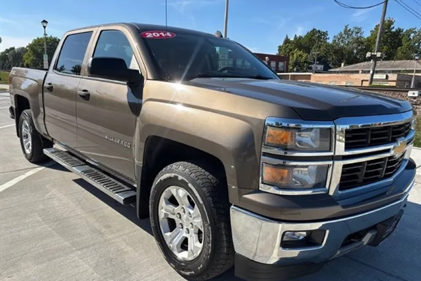 2014 Chevrolet Silverado LT photo 1