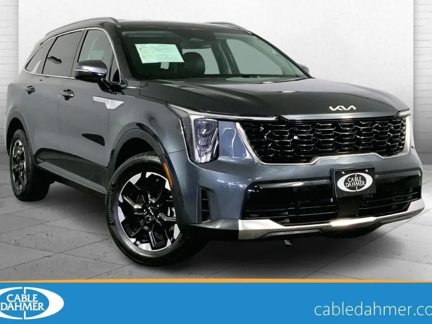 2024 Kia Sorento S photo 1