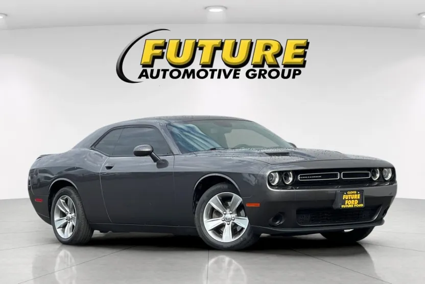 2019 Dodge Challenger SXT photo 1