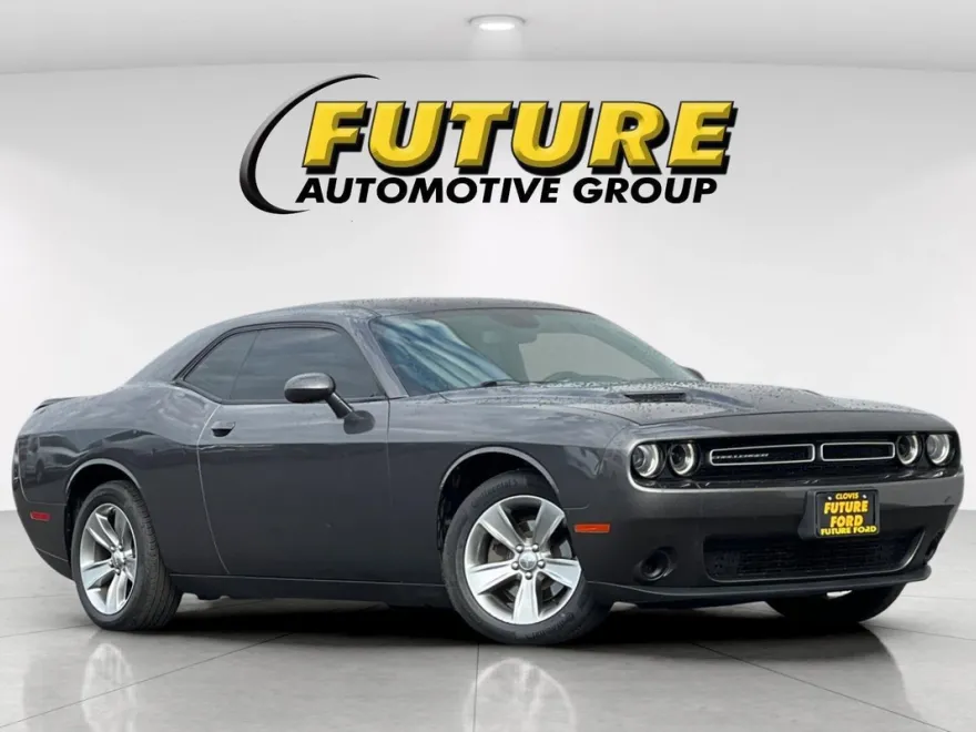 2019 Dodge Challenger SXT photo 1