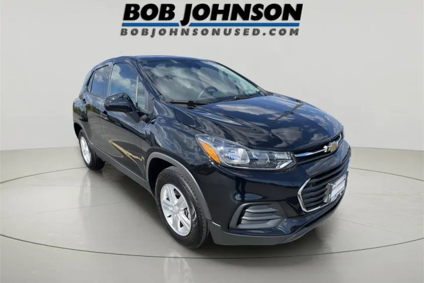 2022 Chevrolet Trax LS photo 1