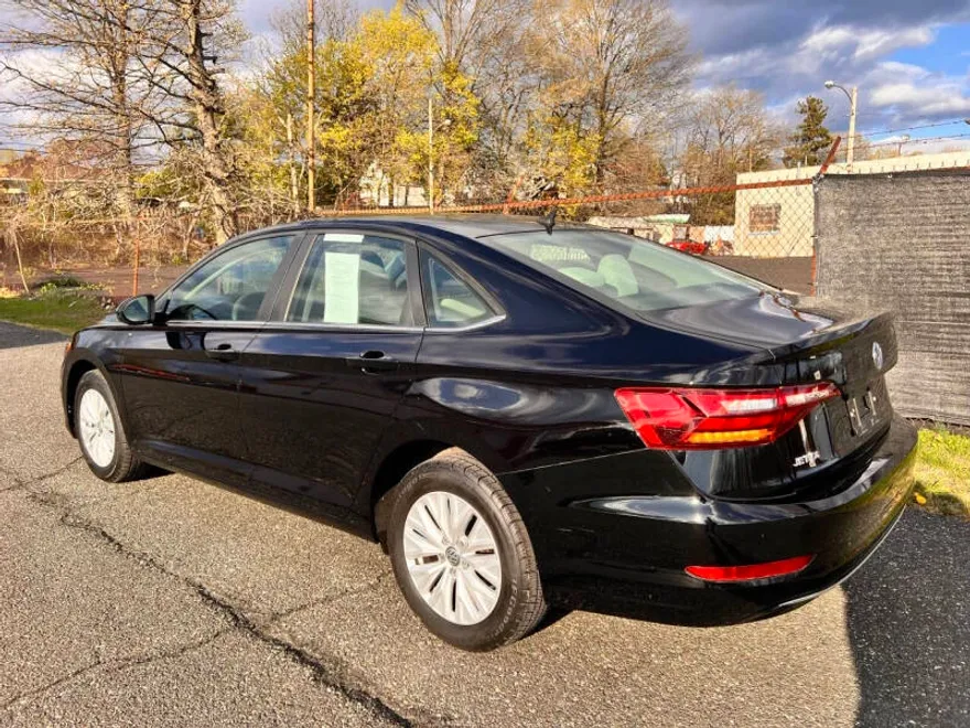 2019 Volkswagen Jetta SE R-Line photo 1