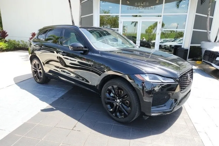 2024 Jaguar F-PACE P400 R-Dynamic S photo 1