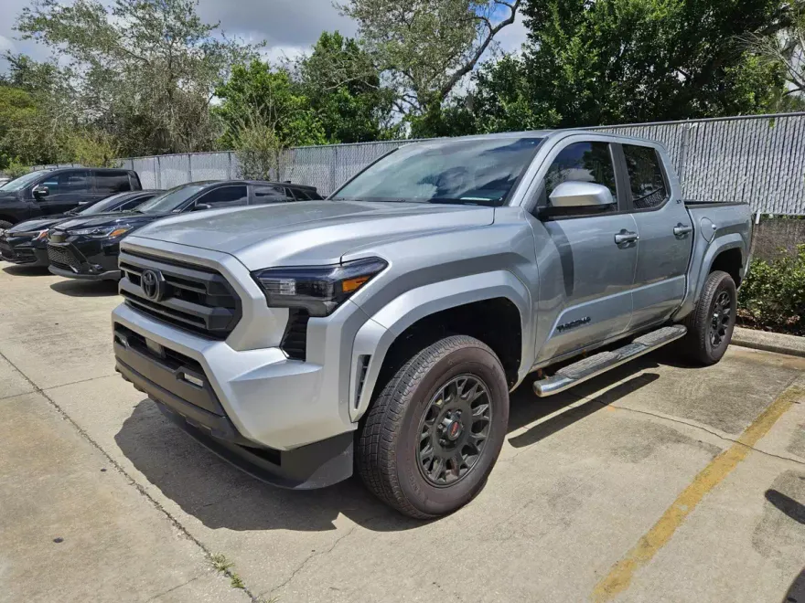2024 Toyota Tacoma SR5 photo 1