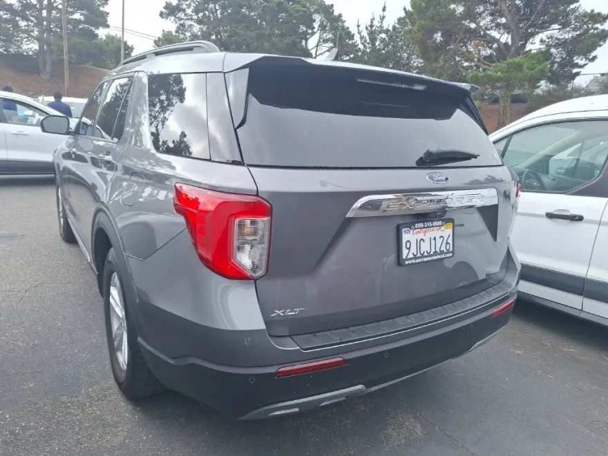 2023 Ford Explorer XLT photo 1