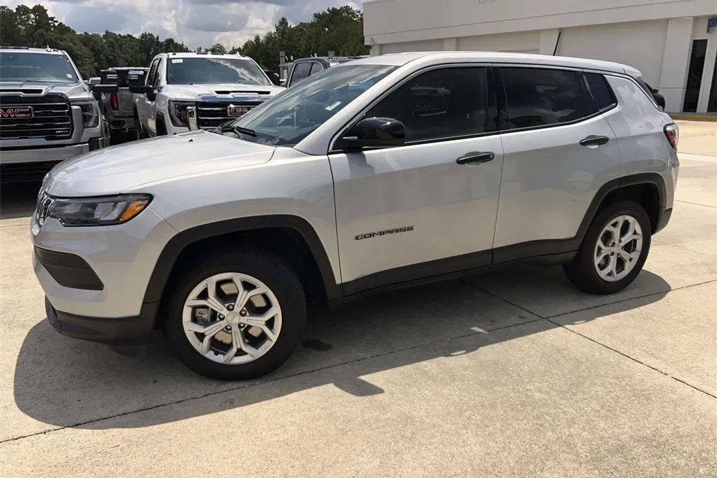 2024 Jeep Compass Sport photo 1