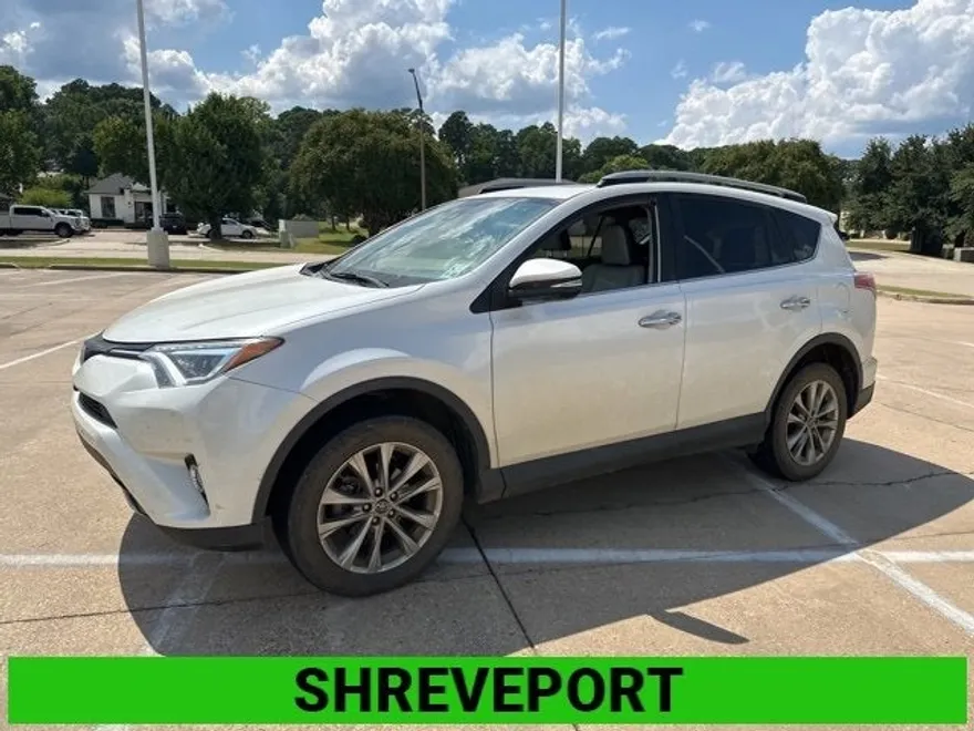 2017 Toyota RAV4 Limited photo 1