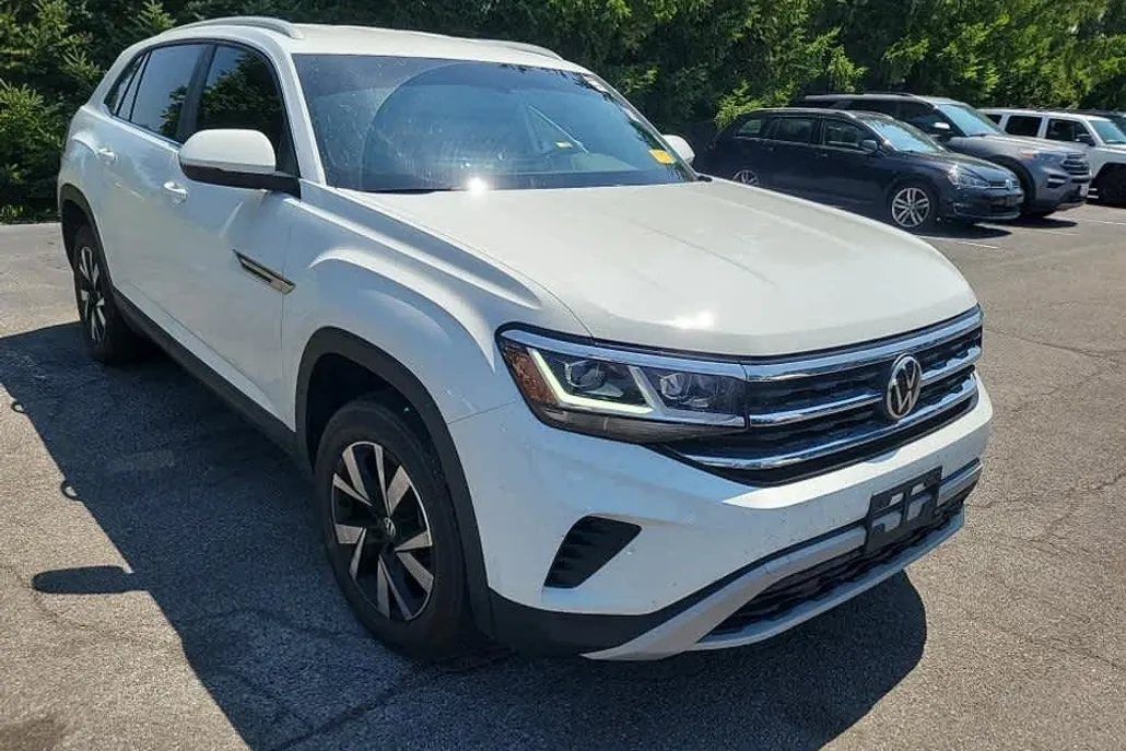2022 Volkswagen Atlas Cross Sport SE photo 1