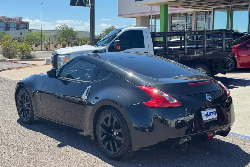 2016 Nissan Z Base photo 1