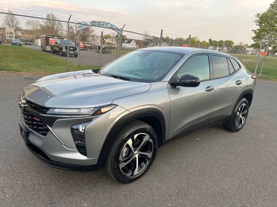 2024 Chevrolet Trax photo 1