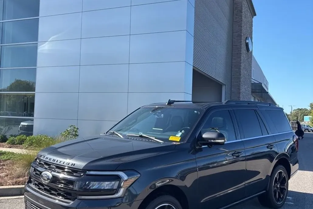 2023 Ford Expedition Limited photo 1