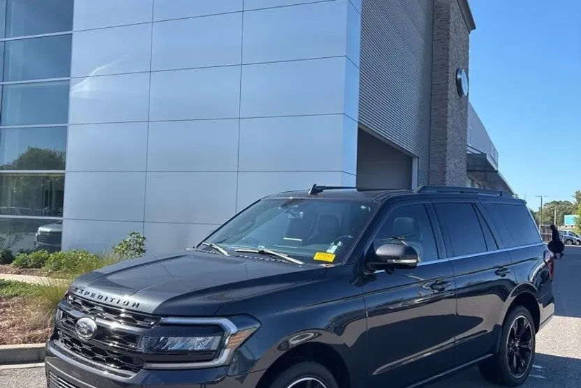 2023 Ford Expedition Limited photo 1