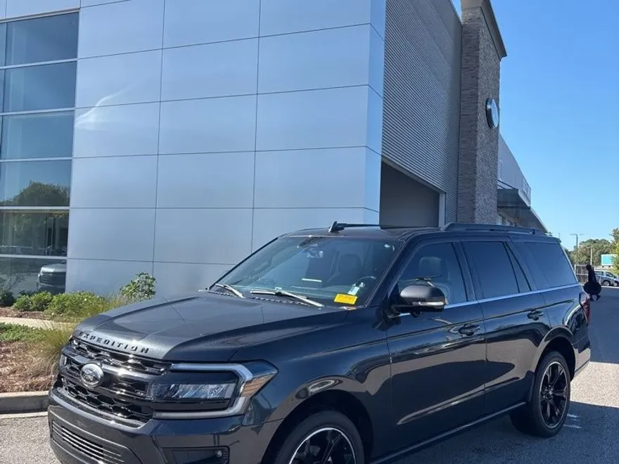 2023 Ford Expedition Limited photo 1