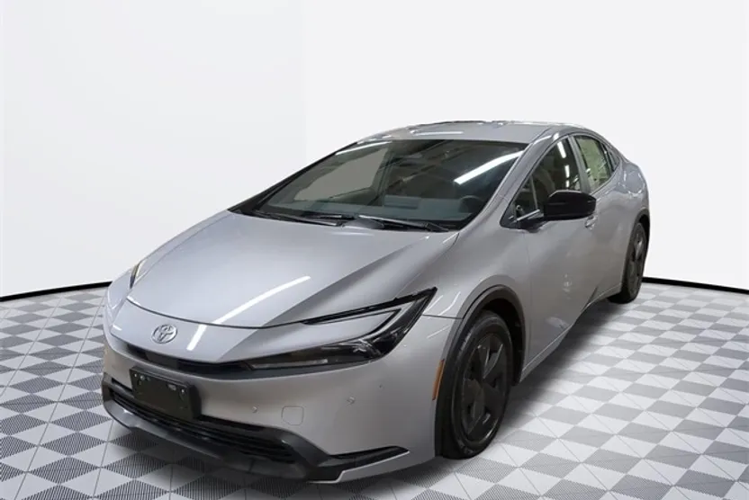 2024 Toyota Prius LE photo 1