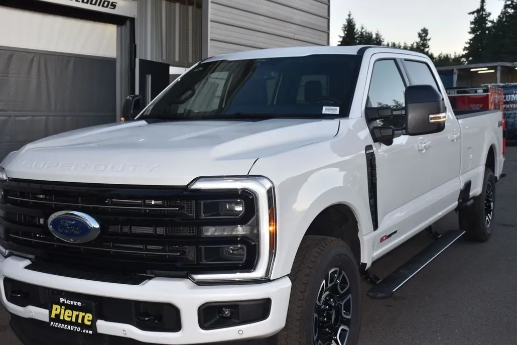2025 Ford F-350 Platinum photo 1
