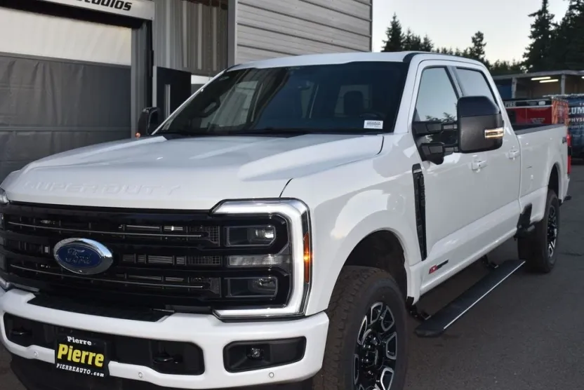 2025 Ford F-350 Platinum photo 1