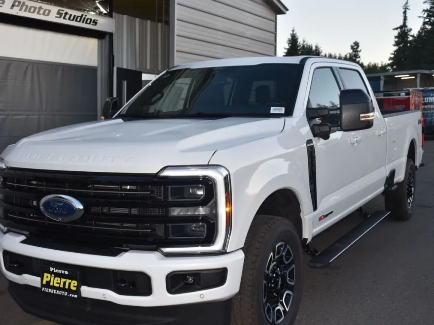 2025 Ford F-350 Platinum photo 1