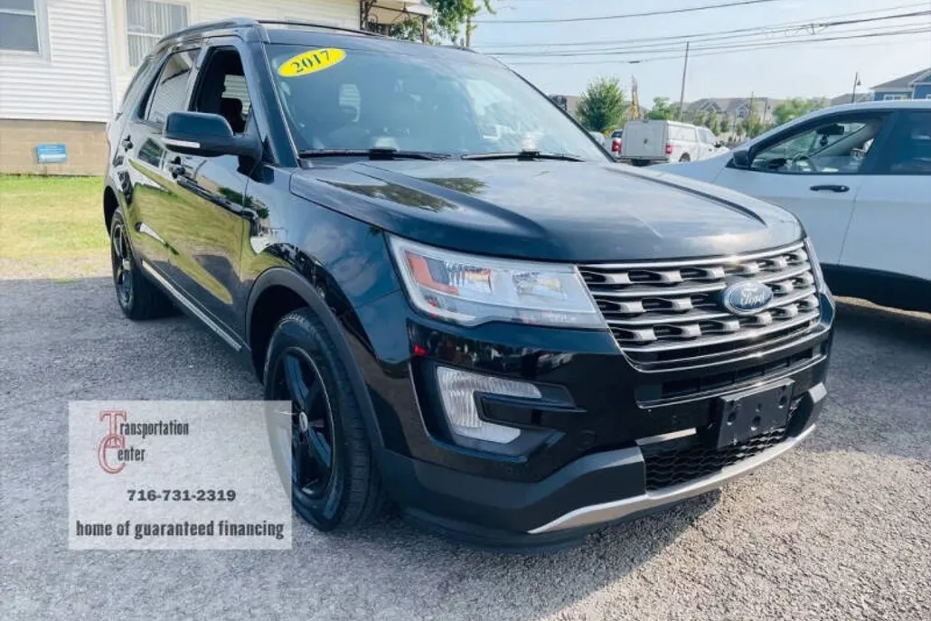 2017 Ford Explorer XLT photo 1