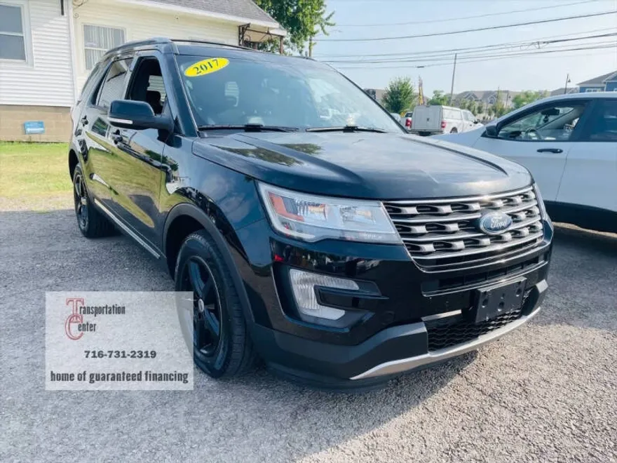 2017 Ford Explorer XLT photo 1