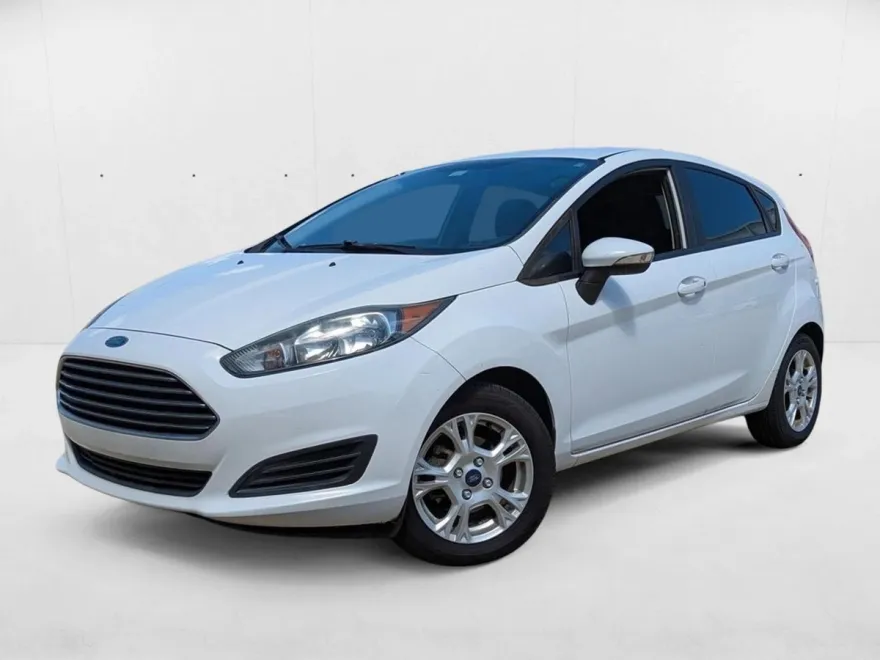 2015 Ford Fiesta SE photo 1