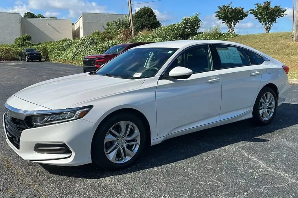 2019 Honda Accord LX 1.5T photo 1