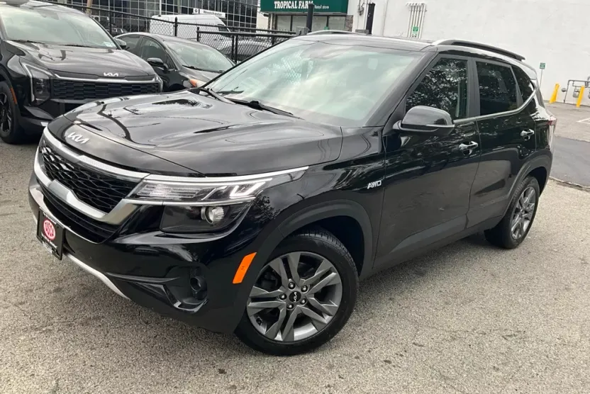 2023 Kia Seltos S photo 1