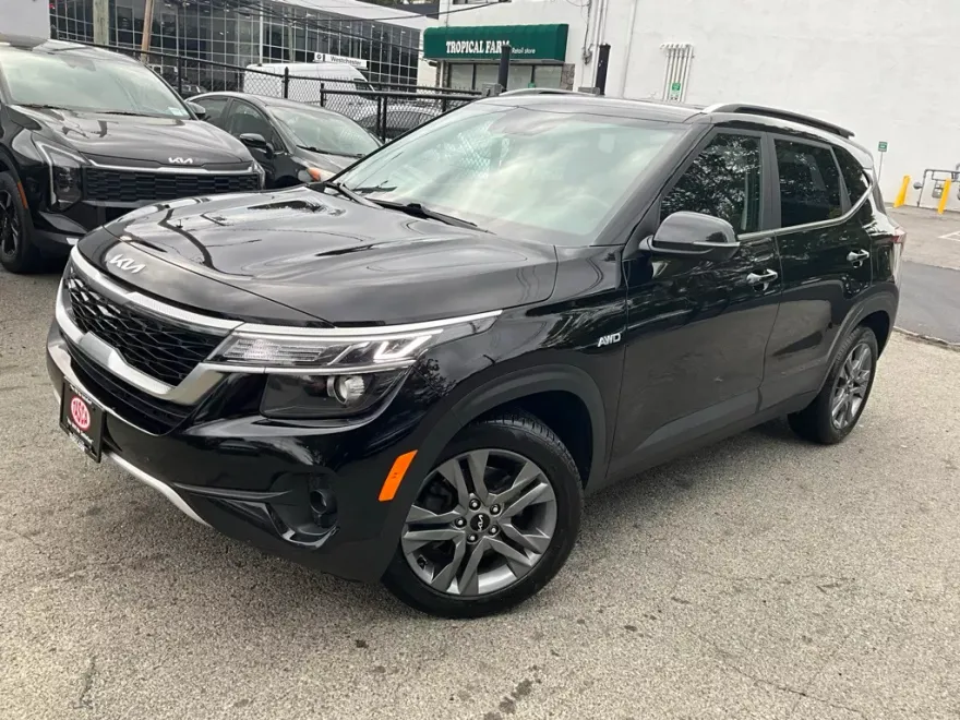 2023 Kia Seltos S photo 1