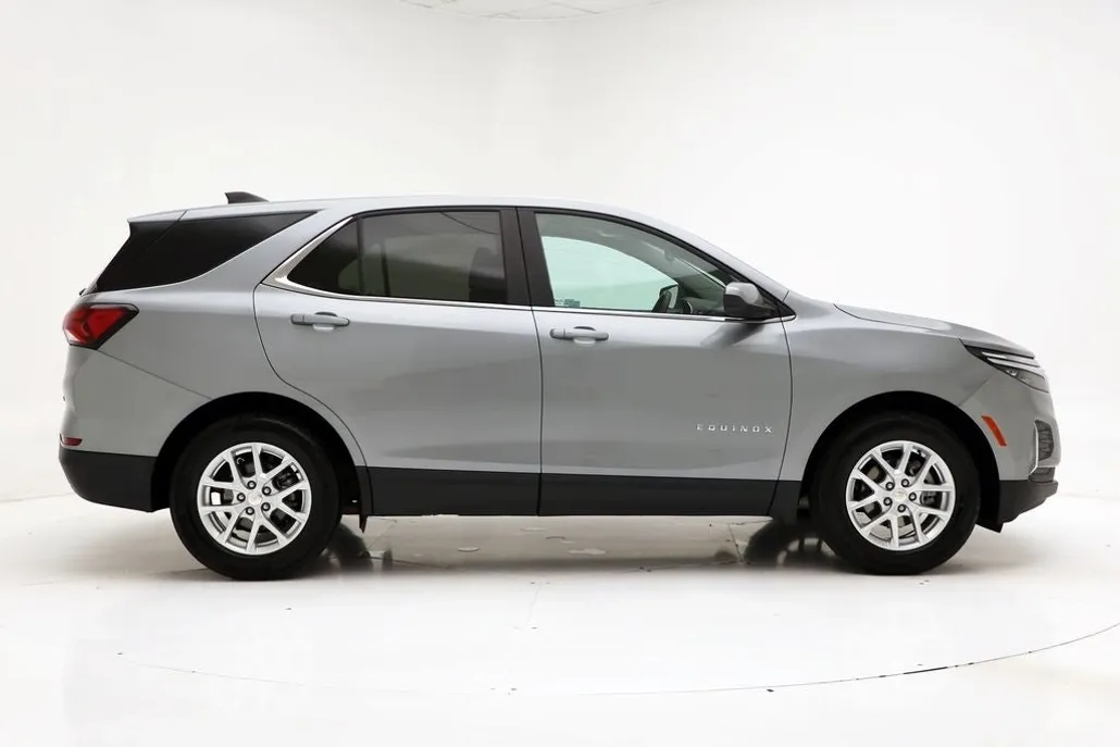 2024 Chevrolet Equinox LT photo 1