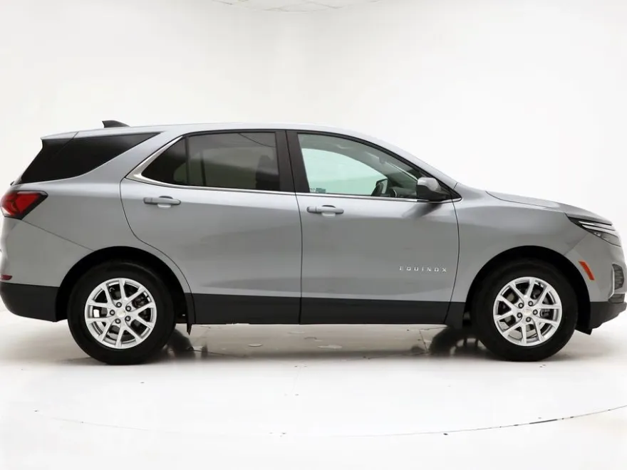 2024 Chevrolet Equinox LT photo 1