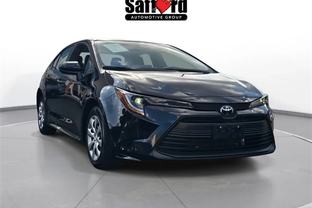 2025 Toyota Corolla LE photo 1