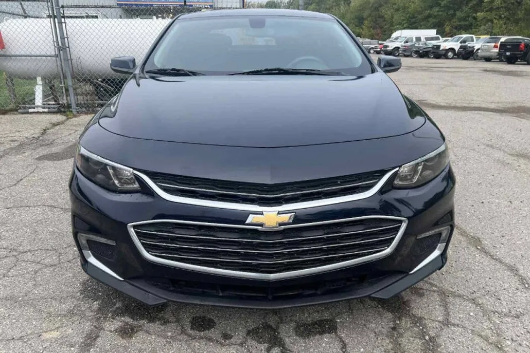 2016 Chevrolet Malibu 1LT photo 1