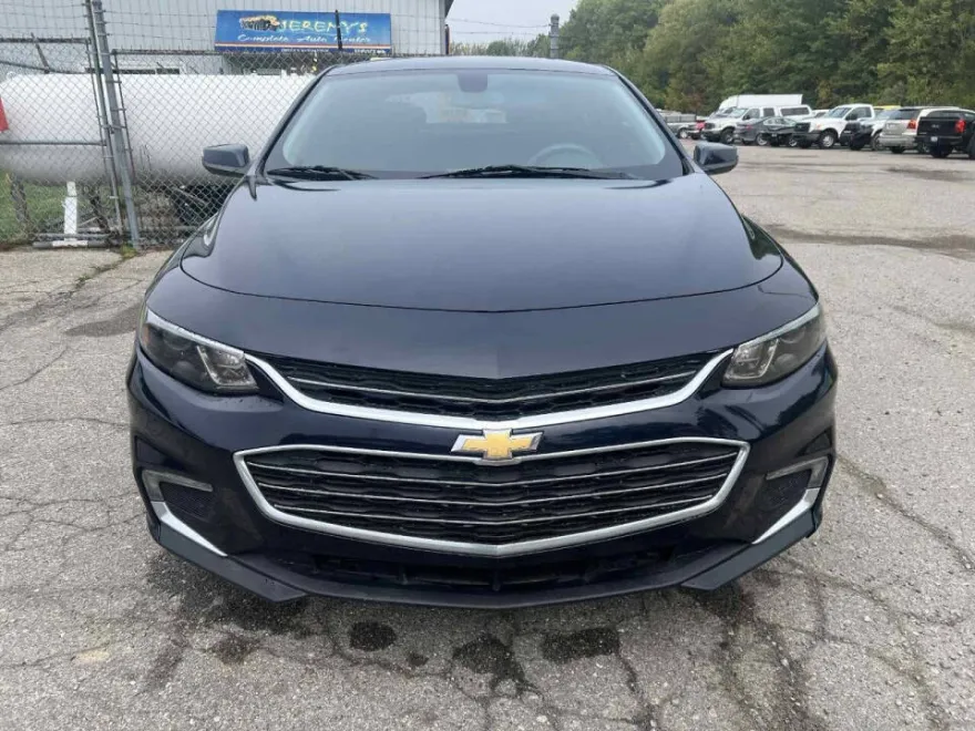 2016 Chevrolet Malibu 1LT photo 1