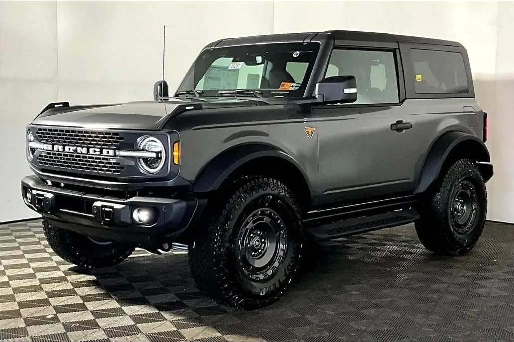 2025 Ford Bronco Badlands photo 1
