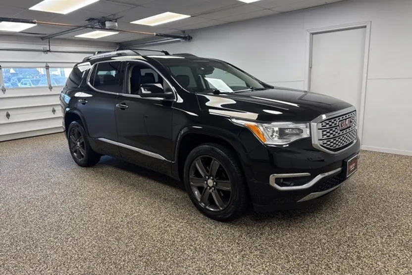 2017 Gmc Acadia Denali photo 1